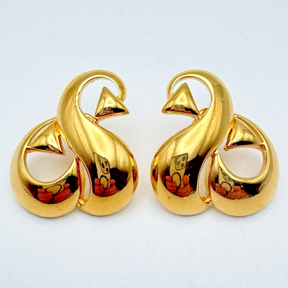 Vintage Monet Abstract Arrow Swirl Pierced Earrings Gold Tone 80s Retro Unusual - Picture 2 of 9
